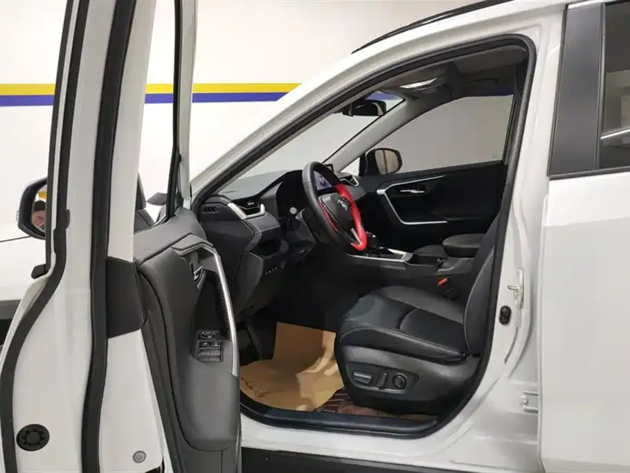 Toyota RAV4 2023 из CN, фото 9
