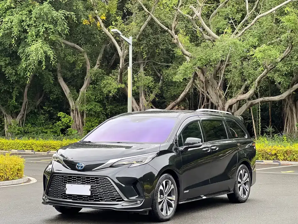 Toyota Granvia 2023 из CN, фото 1