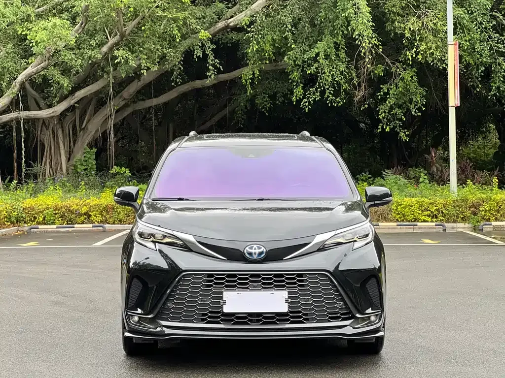Toyota Granvia 2023 из CN, фото 2