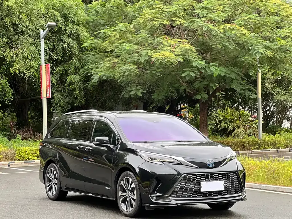 Toyota Granvia 2023 из CN, фото 3