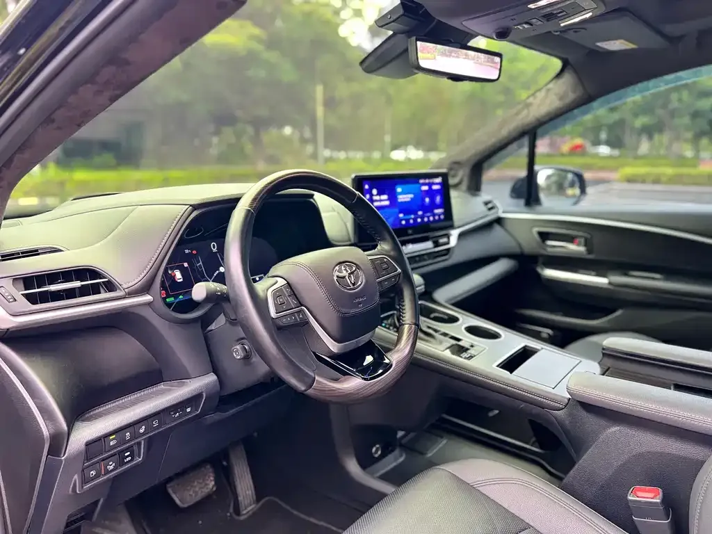 Toyota Granvia 2023 из CN, фото 9