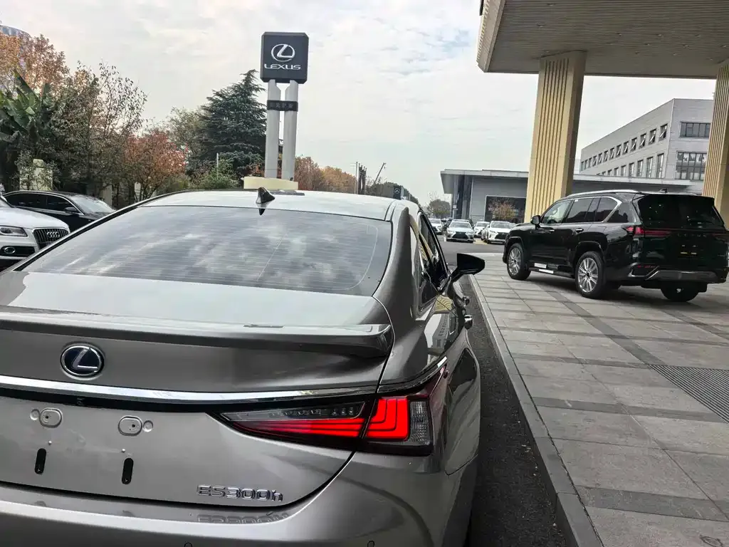 Lexus ES — фото 10