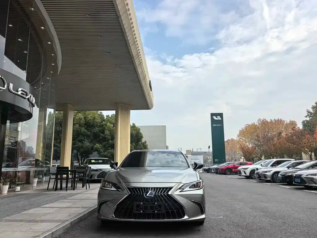 Lexus ES — фото 2