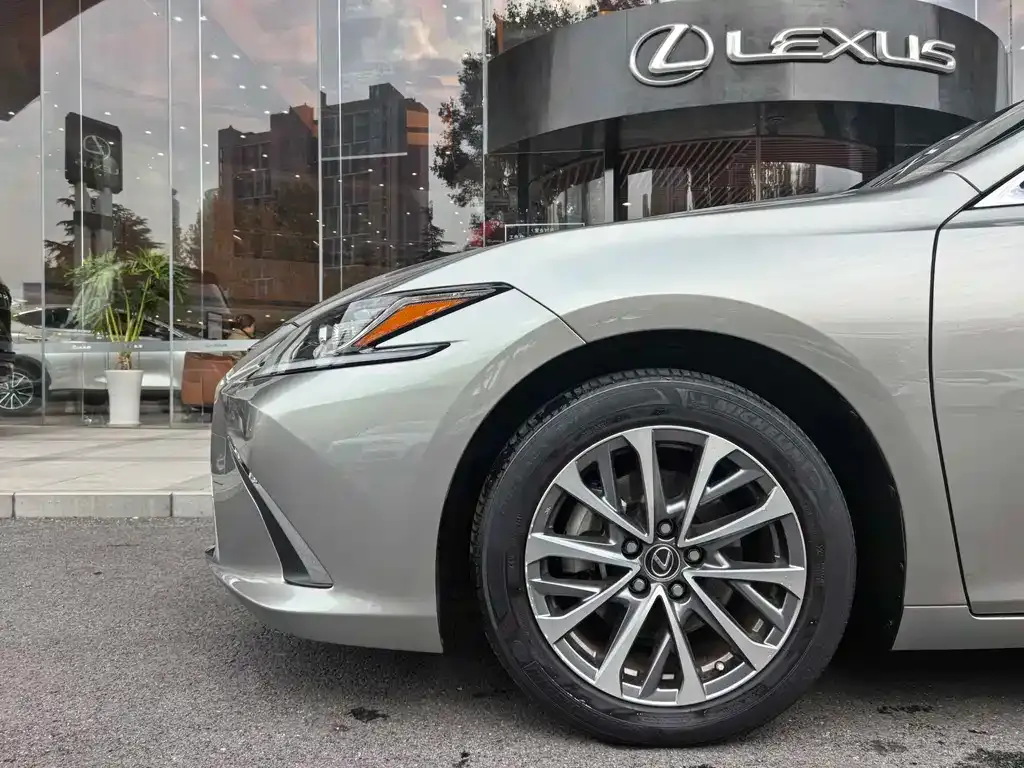 Lexus ES — фото 4