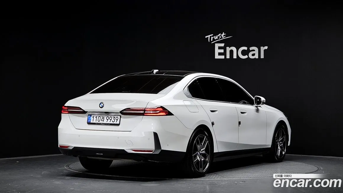 BMW 5-Series 2024 из KR, фото 2