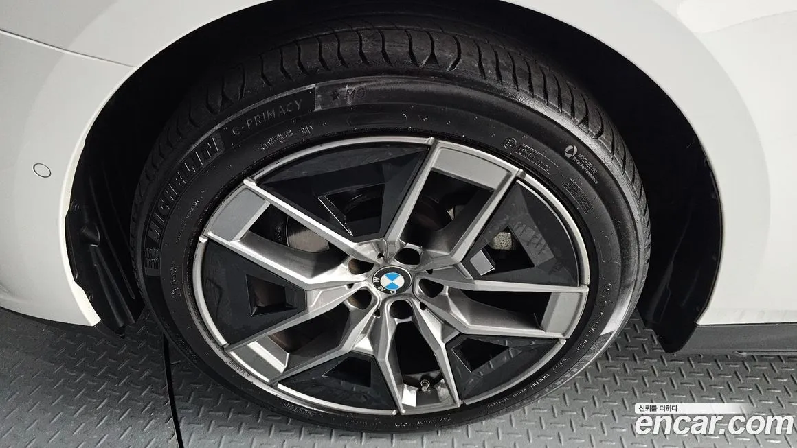 BMW 5-Series 2024 из KR, фото 5