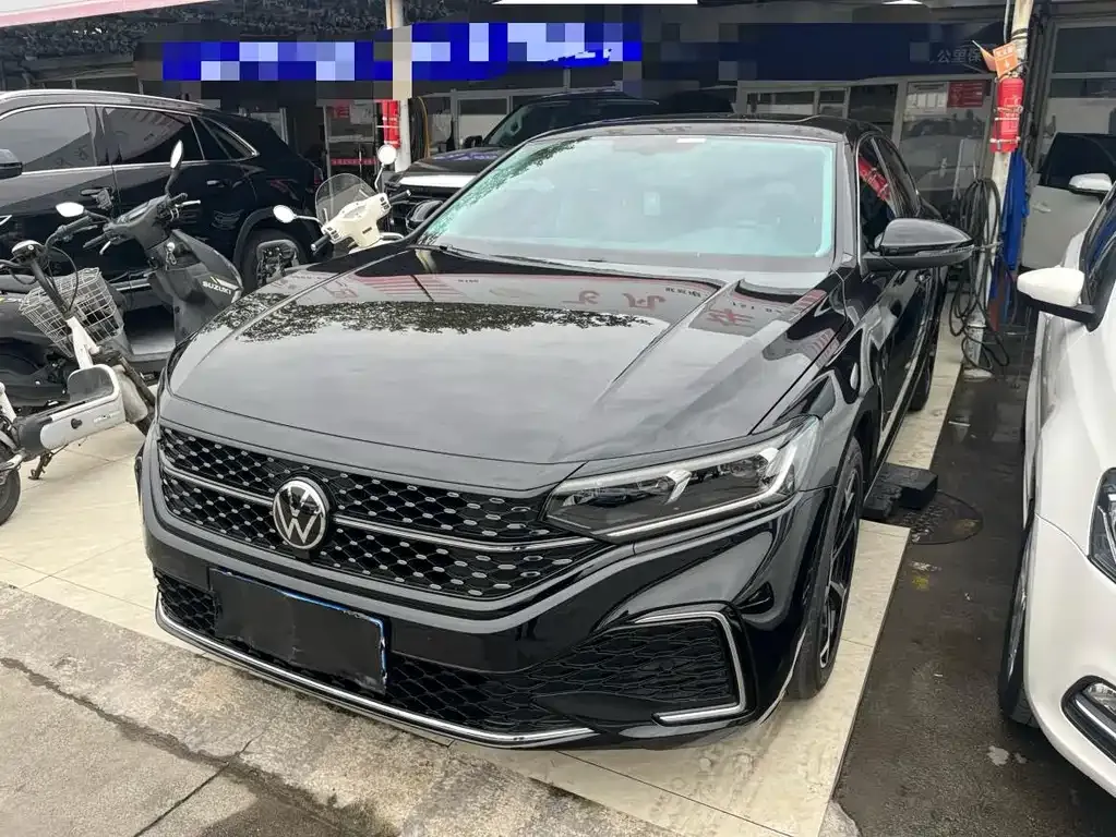 Volkswagen Passat — фото 1
