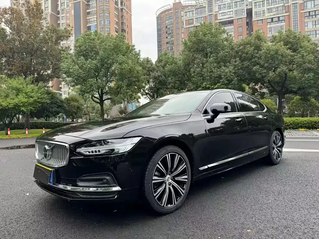 Volvo S90 — фото 1