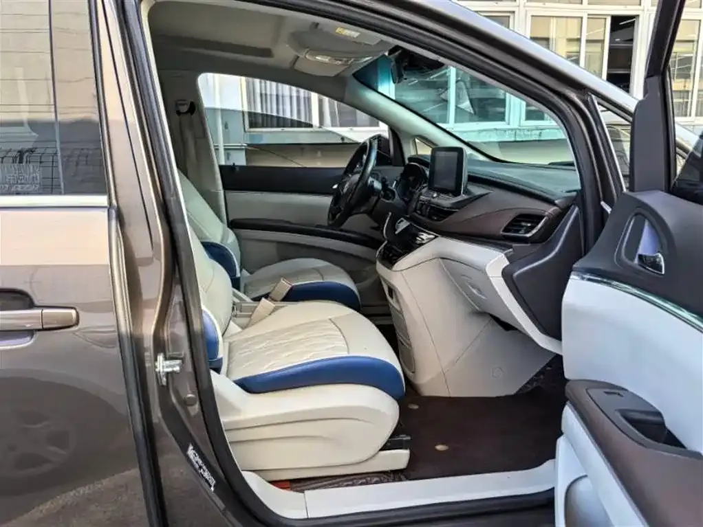 Buick GL8 2022 из CN, фото 10