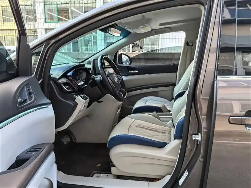 Buick GL8 2022 из CN, фото 3