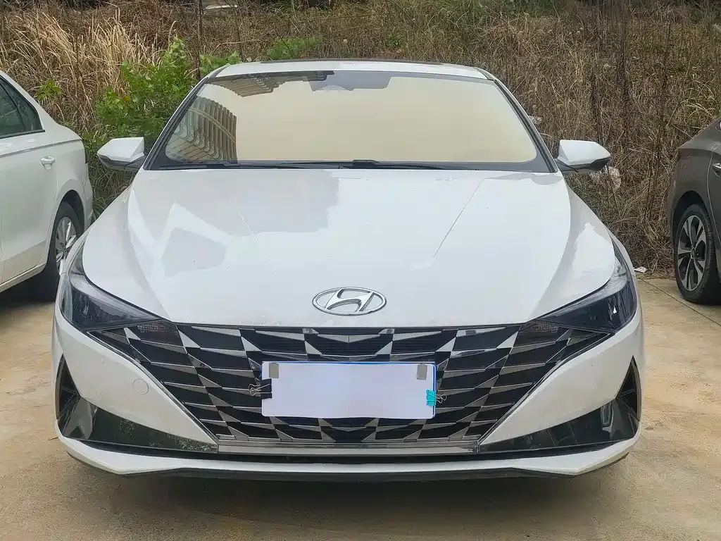 Hyundai Elantra — фото 2