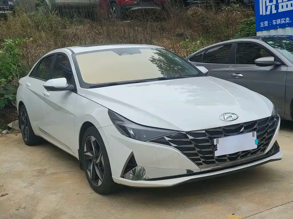 Hyundai Elantra — фото 3