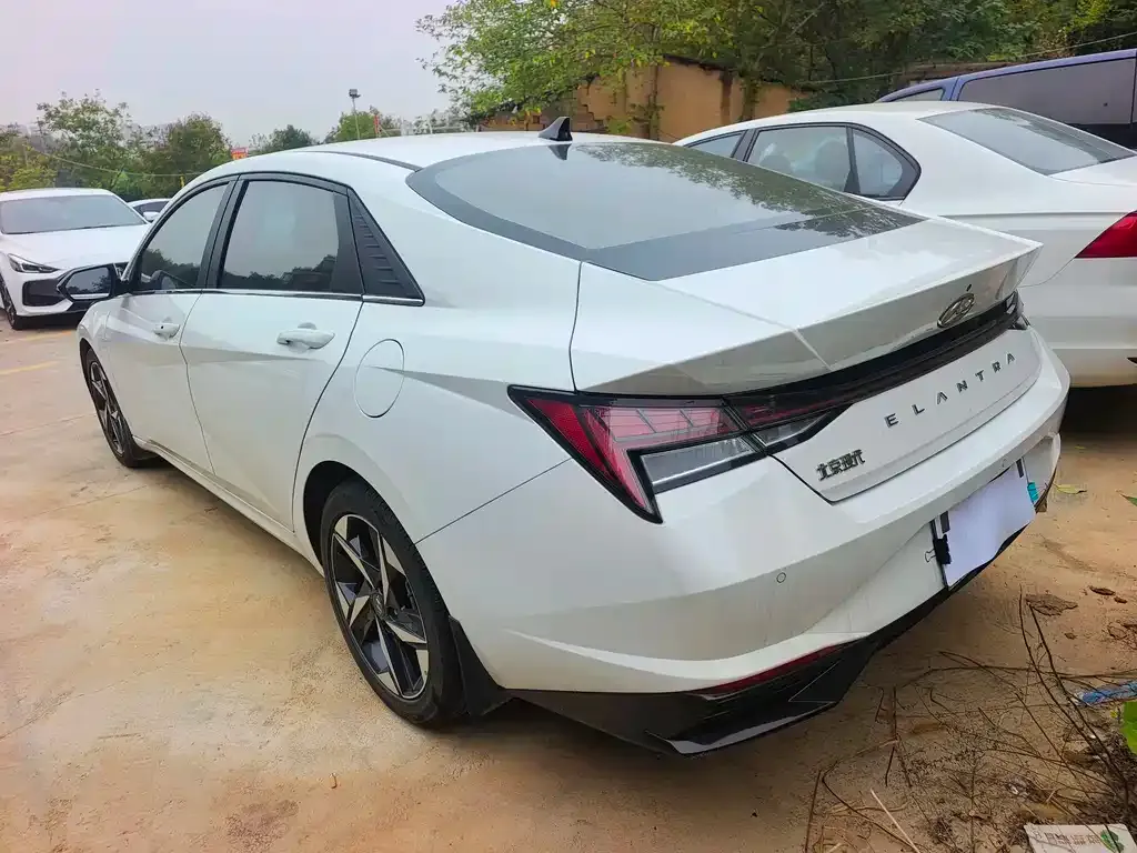 Hyundai Elantra — фото 6