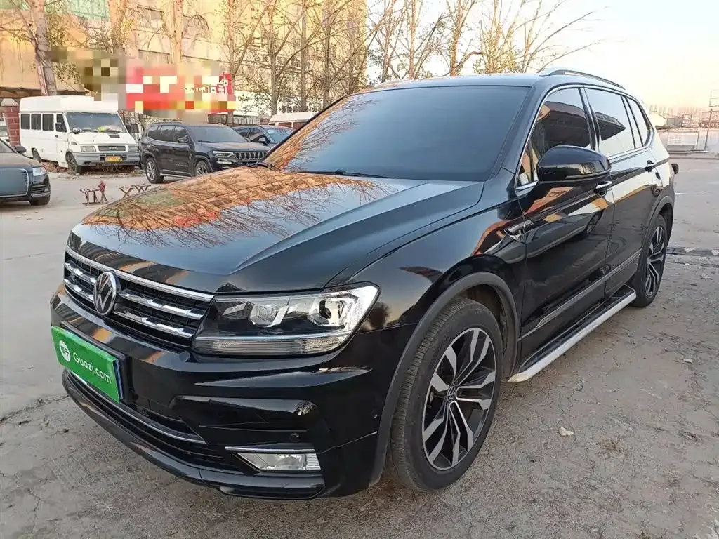 Volkswagen Tiguan L — фото 1