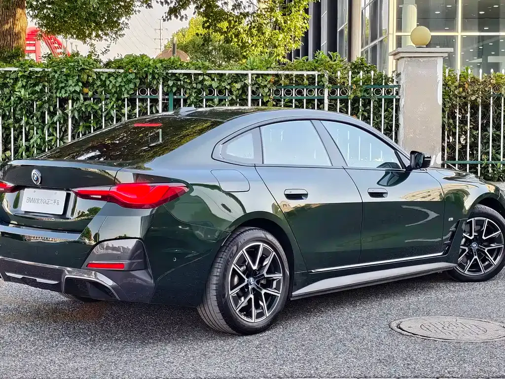 BMW i4 — фото 4