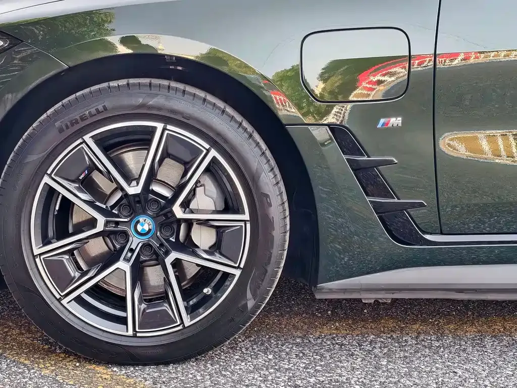 BMW i4 — фото 7