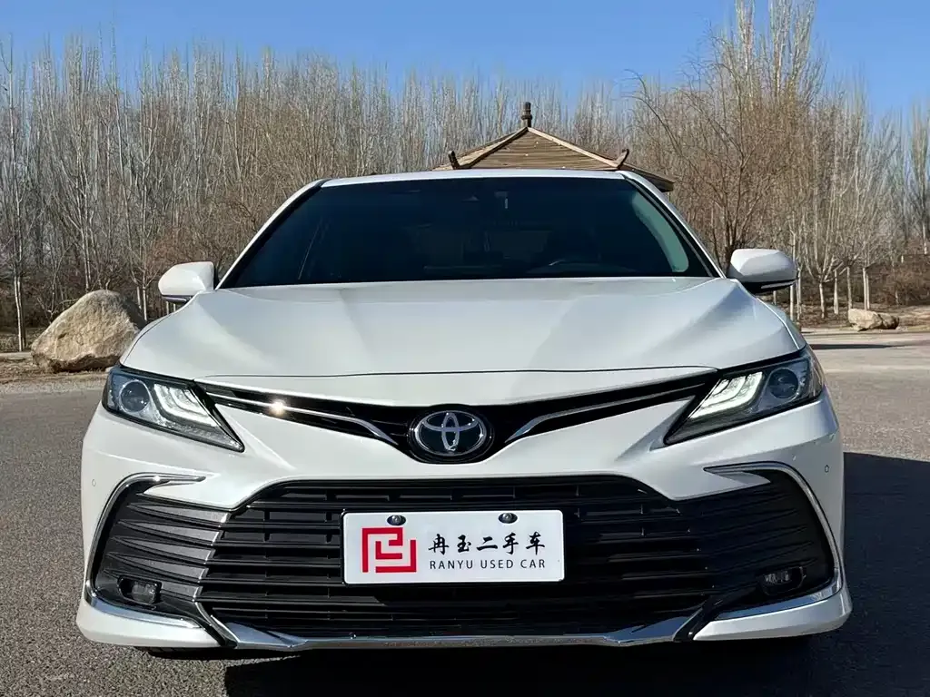 Toyota Camry — фото 2