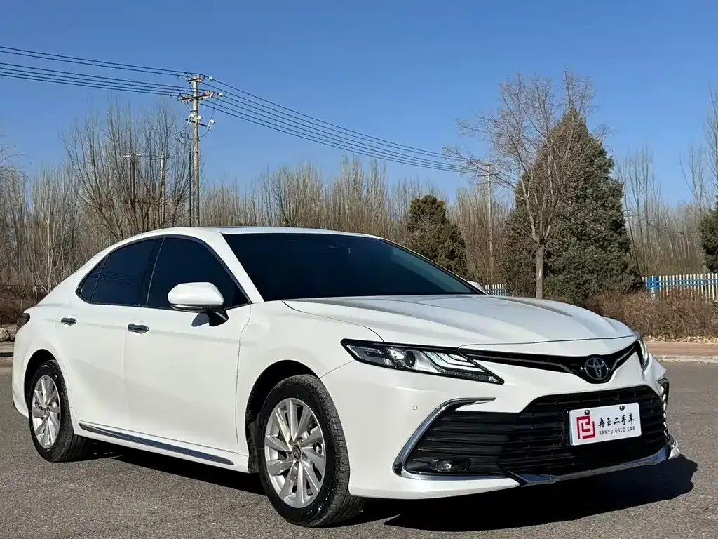 Toyota Camry — фото 3