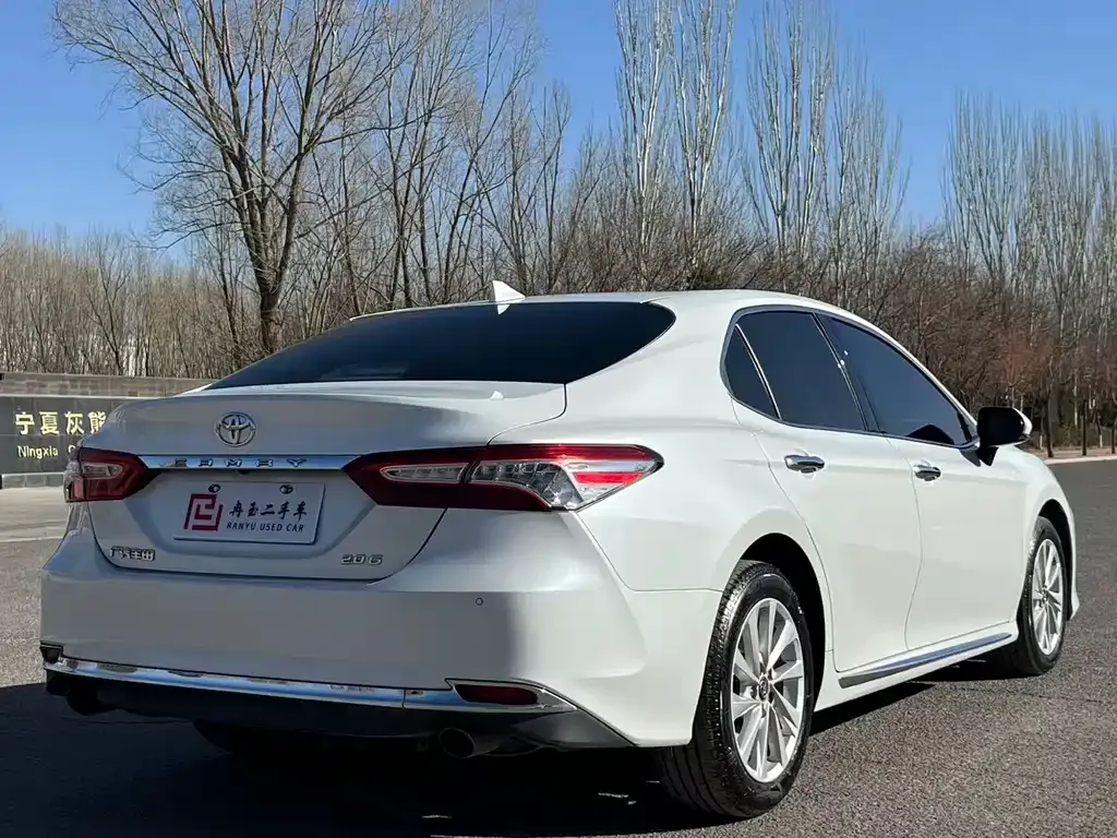 Toyota Camry — фото 4