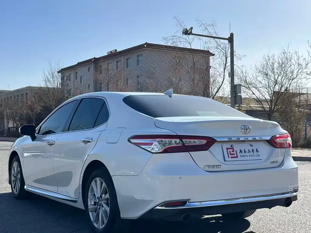 Toyota Camry — фото 6