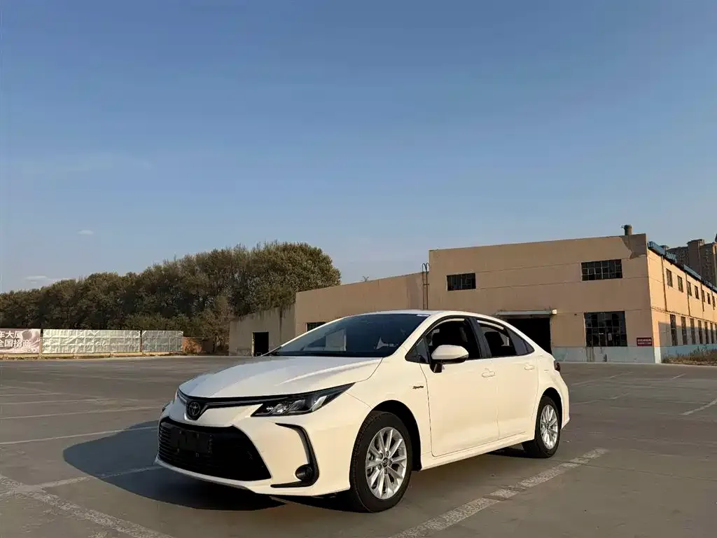 Toyota Corolla — фото 1