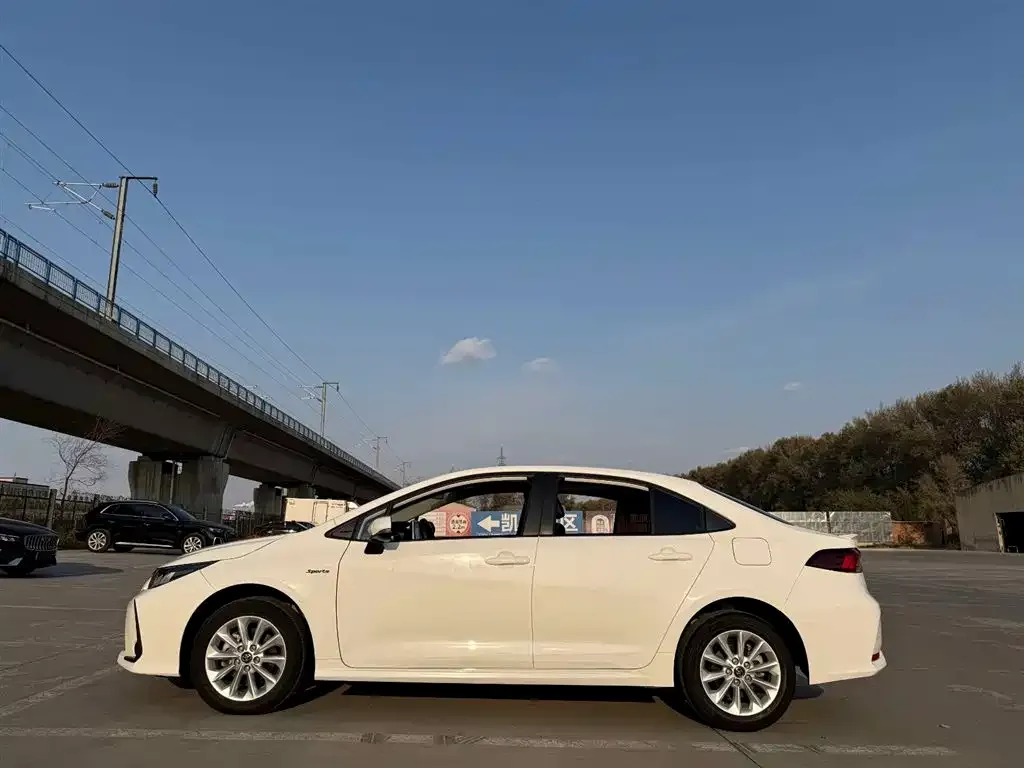 Toyota Corolla — фото 2