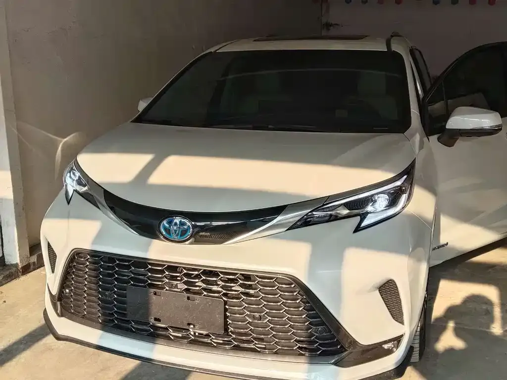 Toyota Granvia 2023 из CN, фото 1