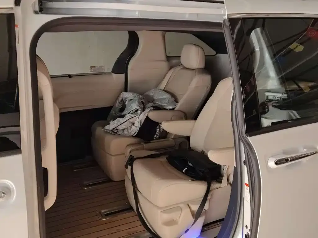 Toyota Granvia 2023 из CN, фото 5