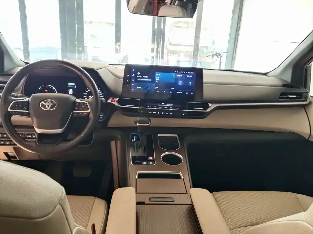 Toyota Granvia 2023 из CN, фото 7