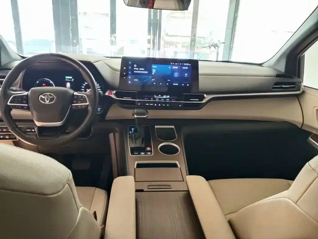 Toyota Granvia 2023 из CN, фото 8