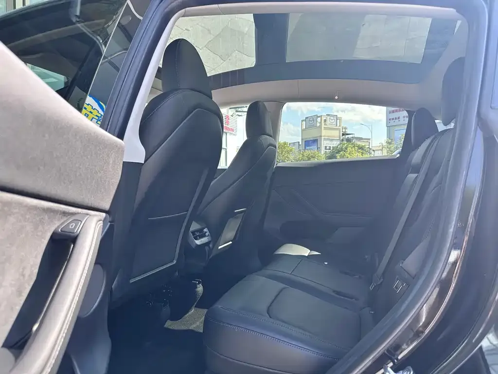 Tesla Model Y 2023 из CN, фото 5