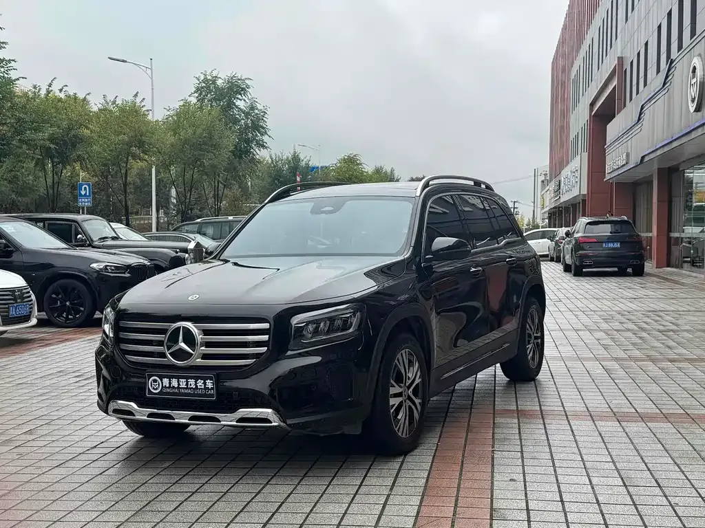 Mercedes-Benz GLB — фото 1