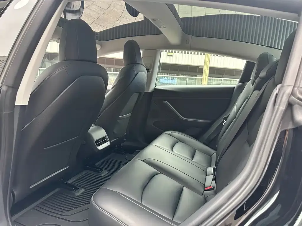 Tesla Model 3 — фото 10