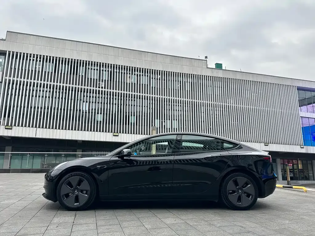 Tesla Model 3 — фото 3