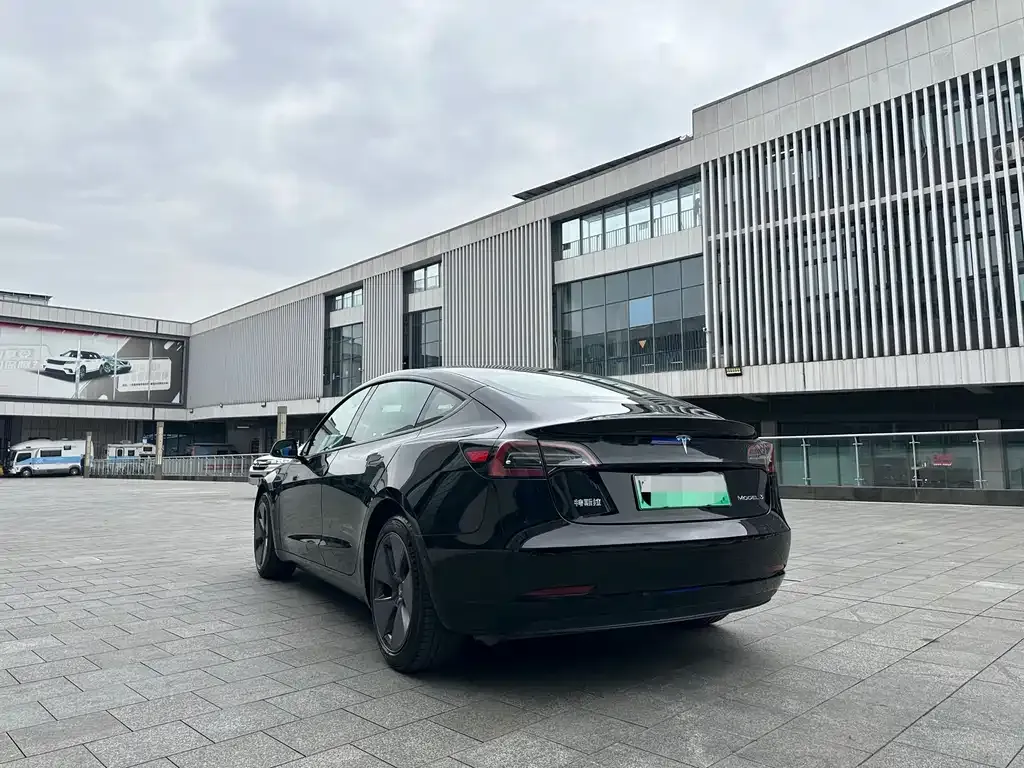 Tesla Model 3 — фото 4