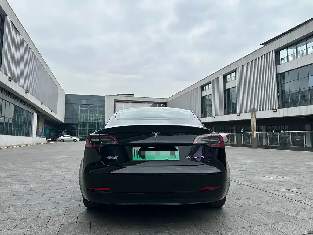 Tesla Model 3 — фото 5