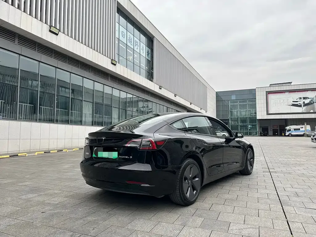 Tesla Model 3 — фото 6