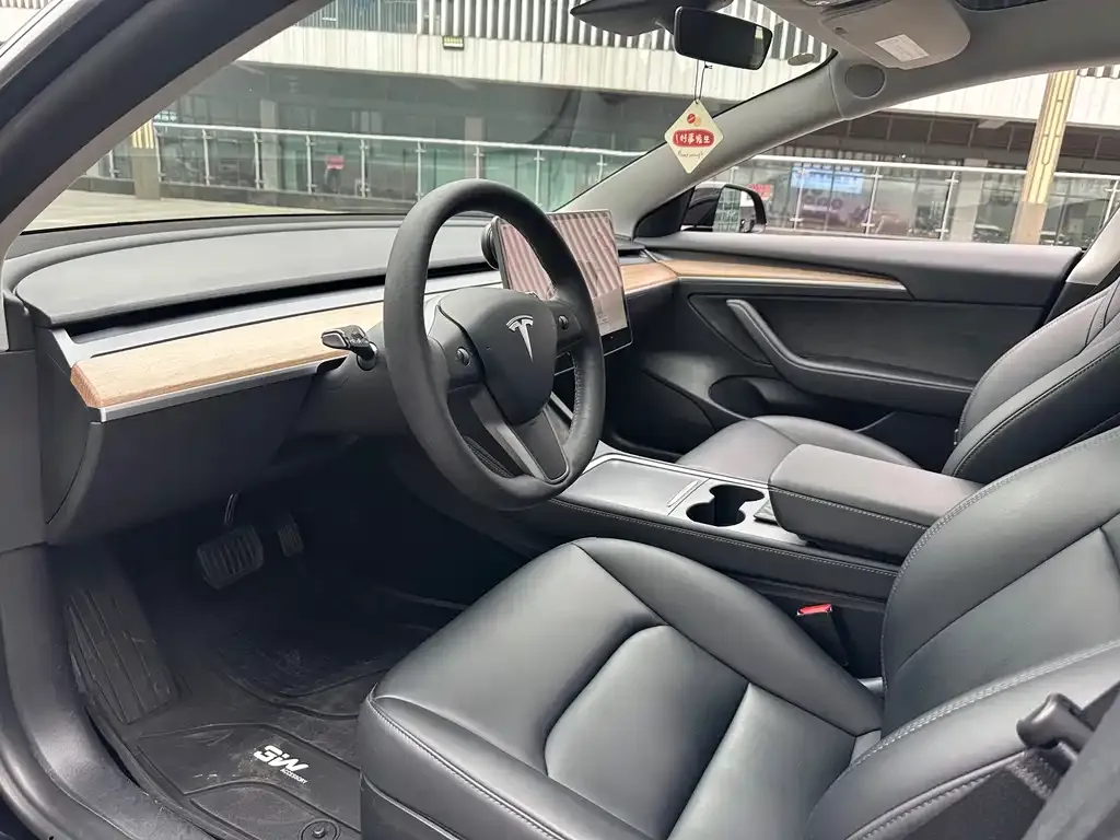 Tesla Model 3 — фото 9