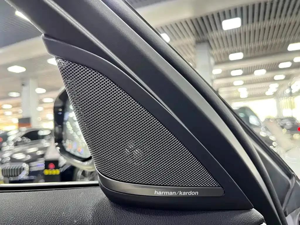 BMW 5 Series 2022 из CN, фото 7