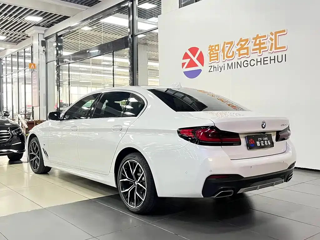 BMW 5 Series 2022 из CN, фото 9