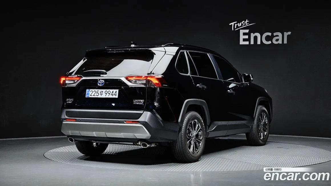 Toyota RAV4 — фото 2