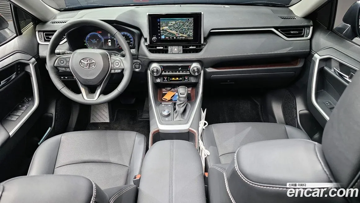 Toyota RAV4 — фото 7