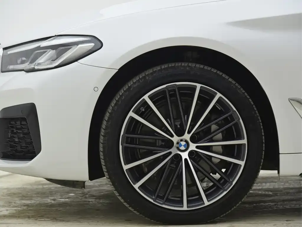 BMW 5 Series — фото 3