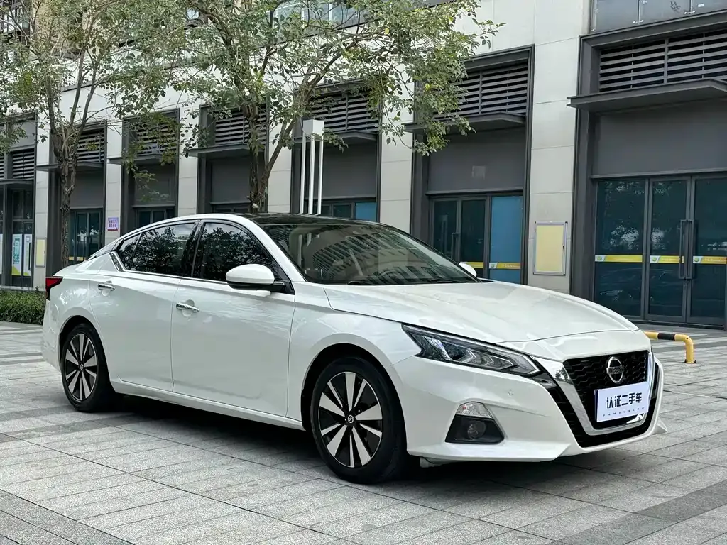 Nissan Teana — фото 1