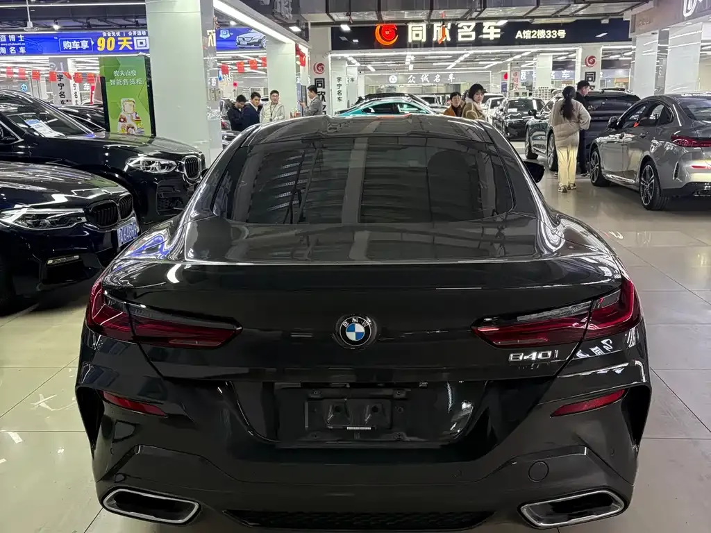 BMW 8 Series — фото 9