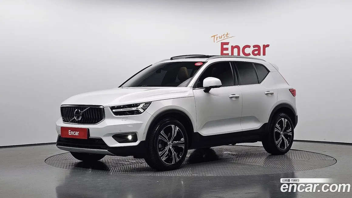 Volvo XC40 — фото 1