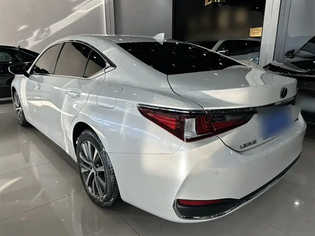 Lexus ES — фото 4
