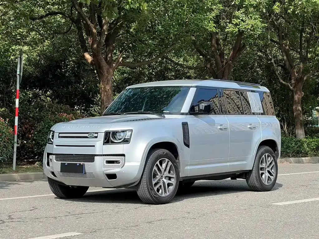 Land Rover Defender — фото 1