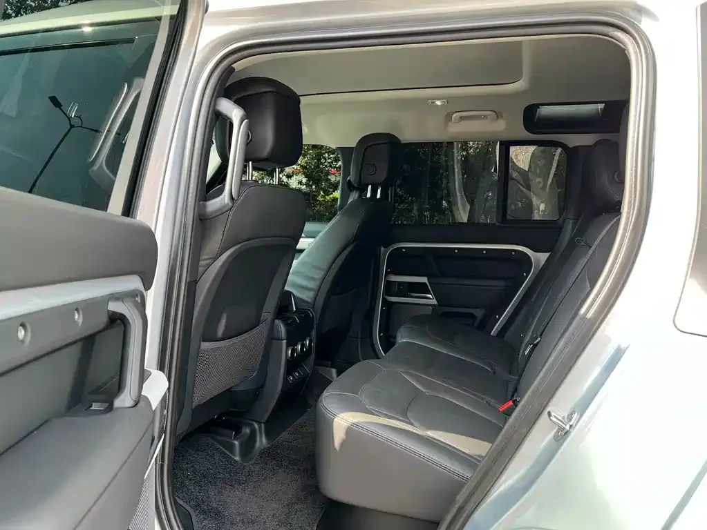 Land Rover Defender — фото 10