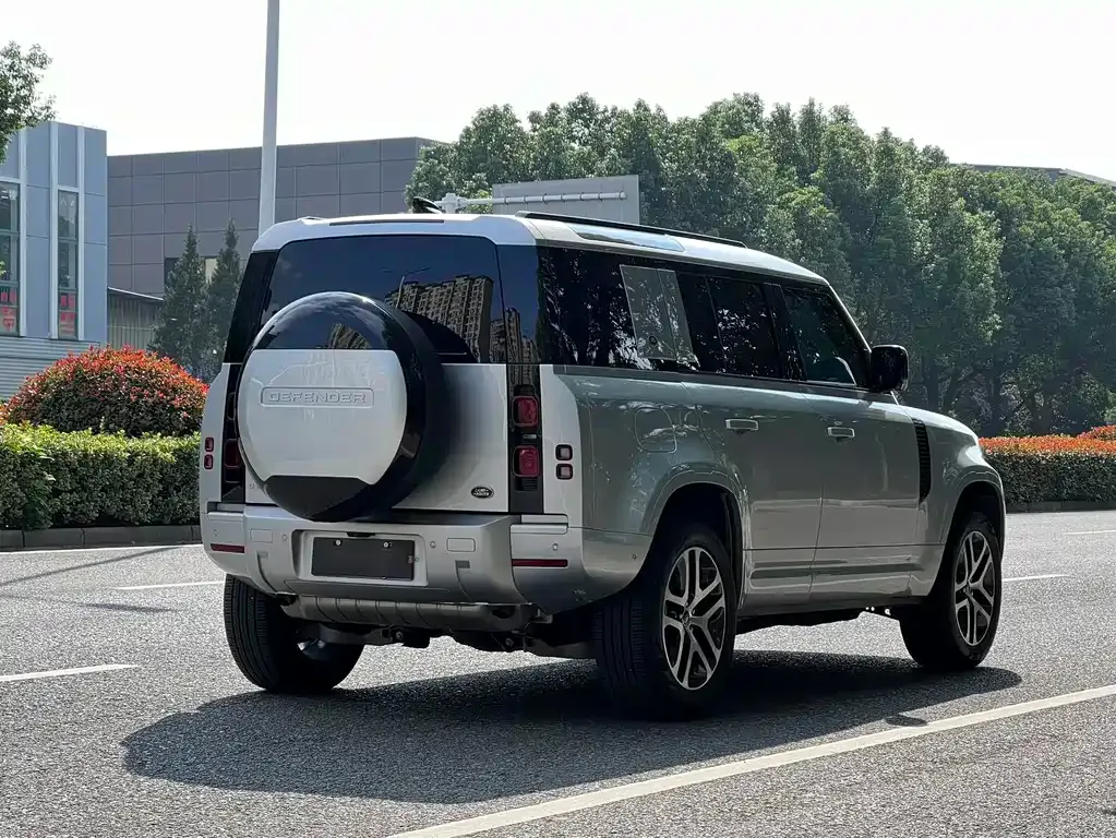 Land Rover Defender — фото 4